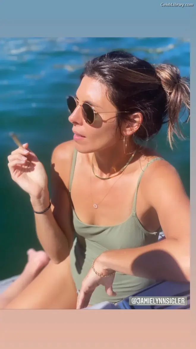 Jamie-Lynn Sigler photo 12 of 156