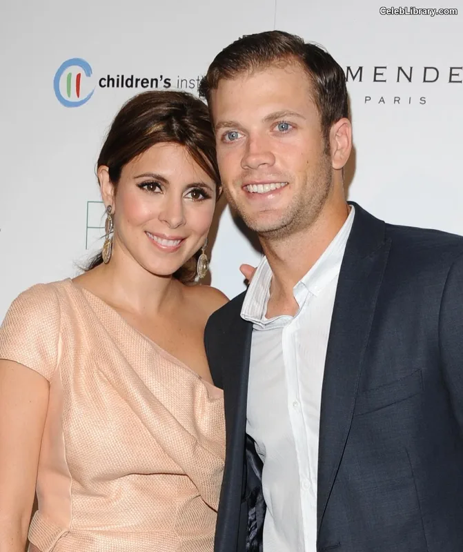 Jamie-Lynn Sigler photo 20 of 154