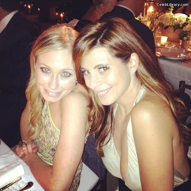 Jamie-Lynn Sigler photo 2 of 154