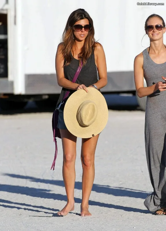 Jamie-Lynn Sigler photo 6 of 154