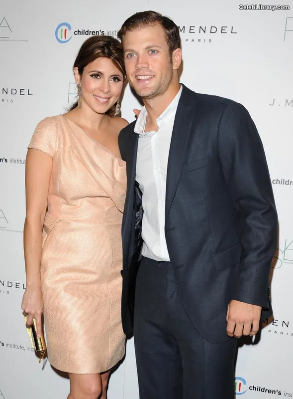 Jamie-Lynn Sigler photo 7 of 154