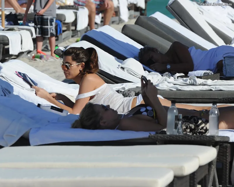 Jamie-Lynn Sigler photo 12 of 154
