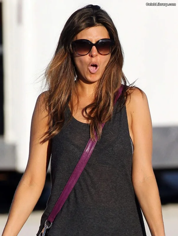 Jamie-Lynn Sigler photo 18 of 154