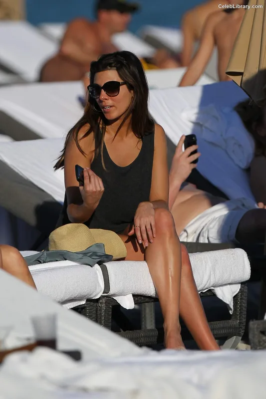 Jamie-Lynn Sigler photo 19 of 154