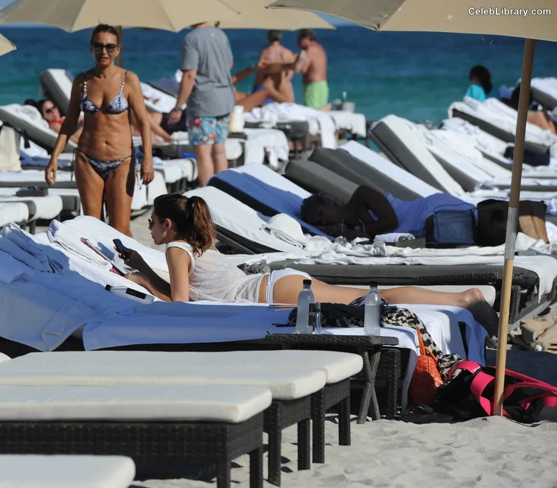 Jamie-Lynn Sigler photo 20 of 154