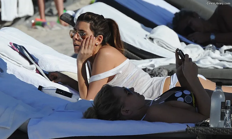 Jamie-Lynn Sigler photo 15 of 154