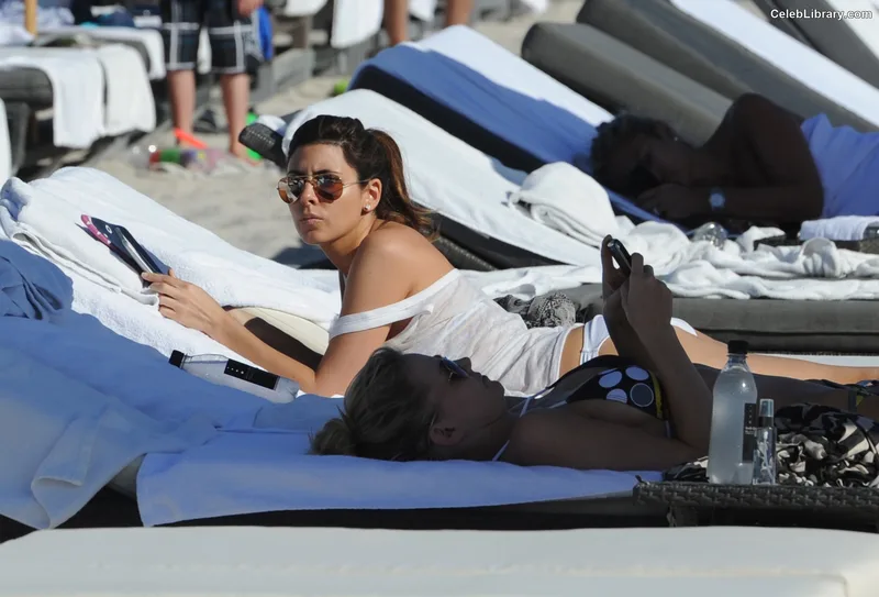 Jamie-Lynn Sigler photo 22 of 154