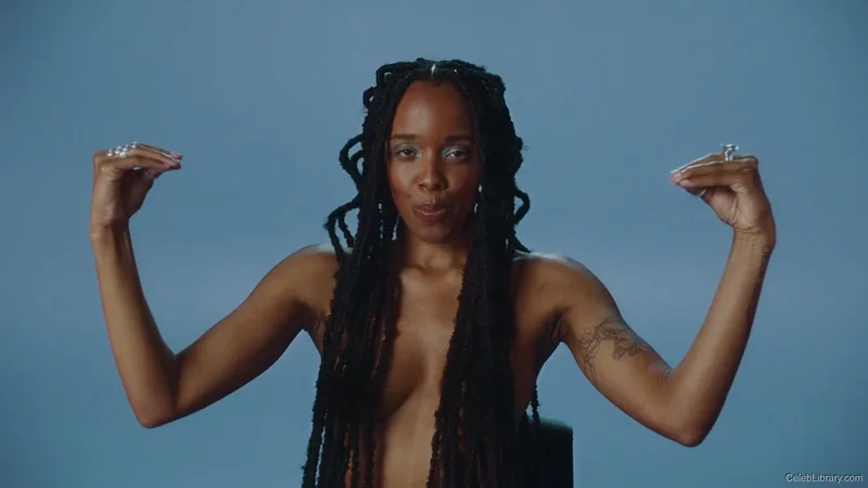 Jamila Woods photo 8 of 16