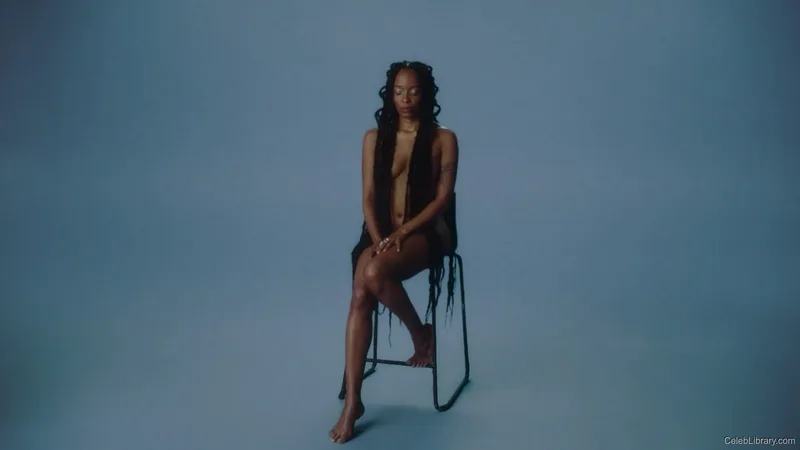 Jamila Woods photo 11 of 16