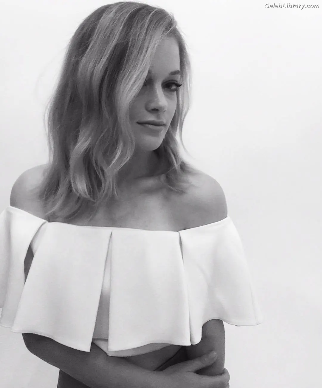 Jane Levy photo 1 of 190