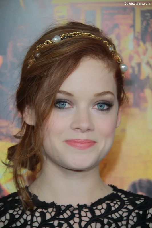 Jane Levy photo 14 of 186