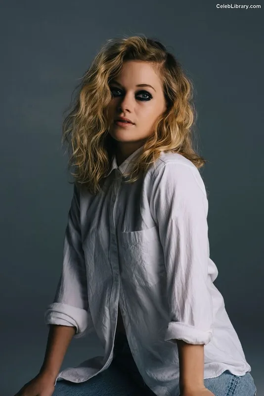 Jane Levy photo 11 of 186