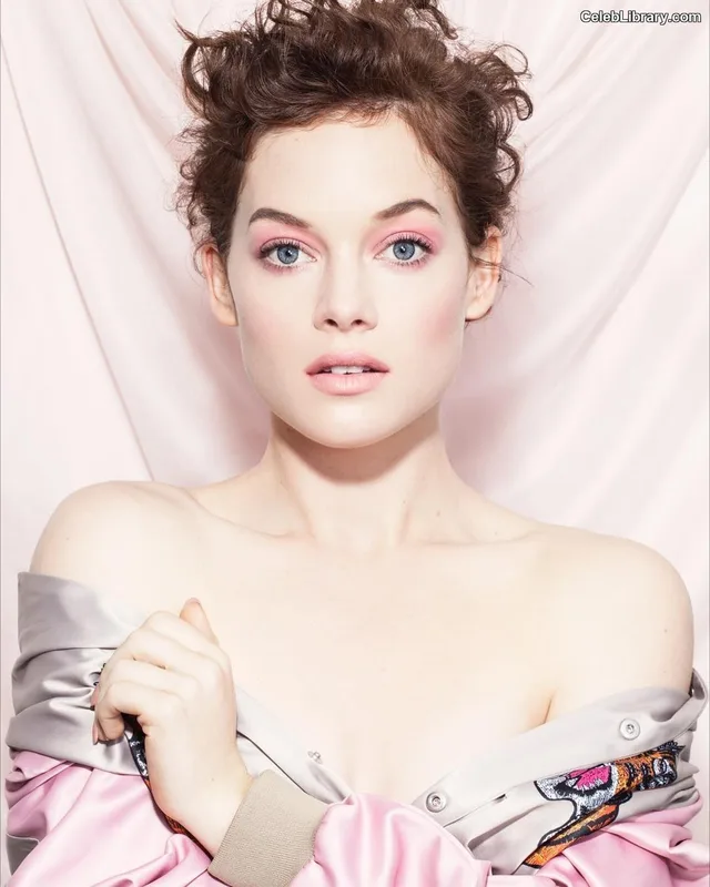 Jane Levy photo 14 of 186