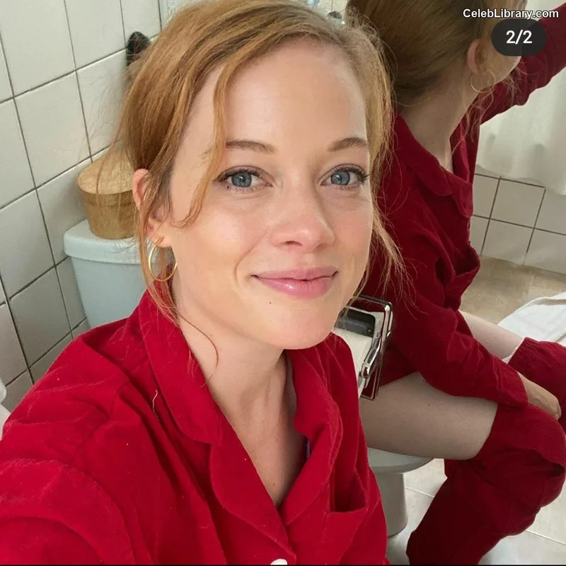 Jane Levy photo 17 of 186