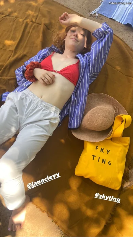 Jane Levy photo 18 of 186