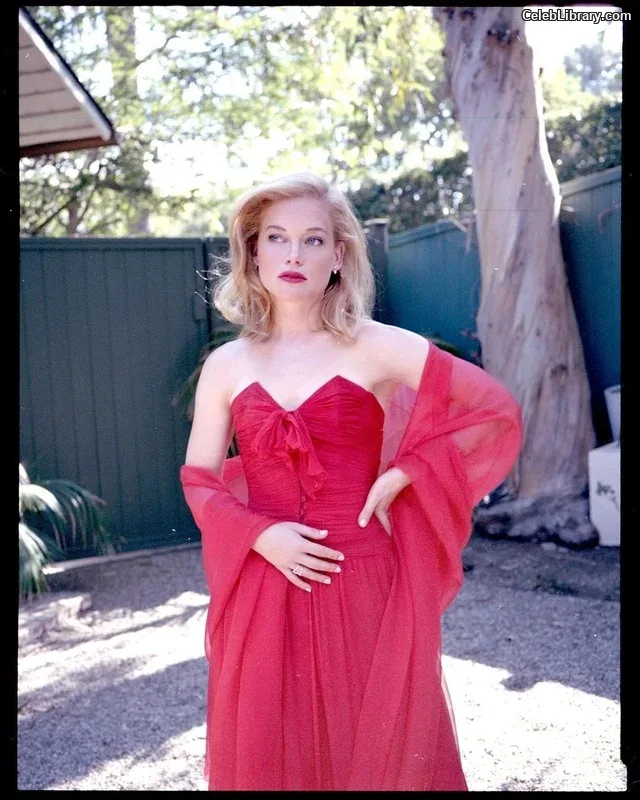 Jane Levy photo 17 of 186