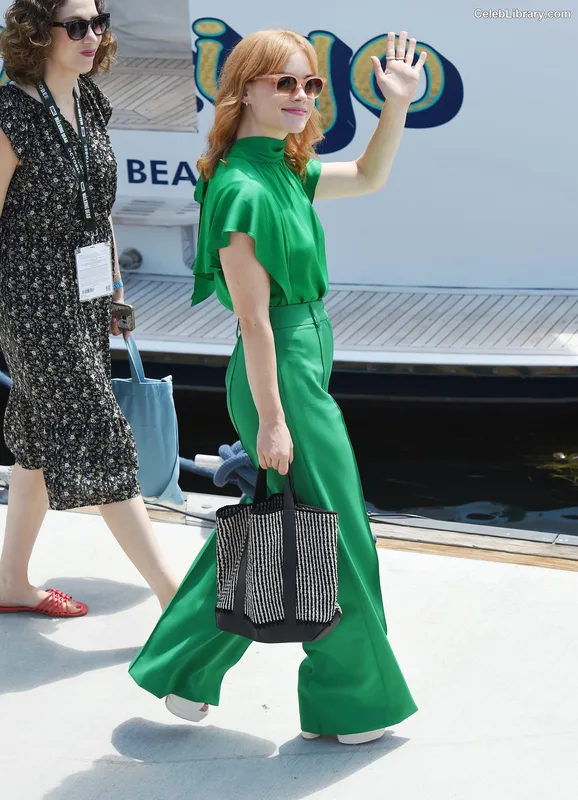 Jane Levy photo 18 of 186