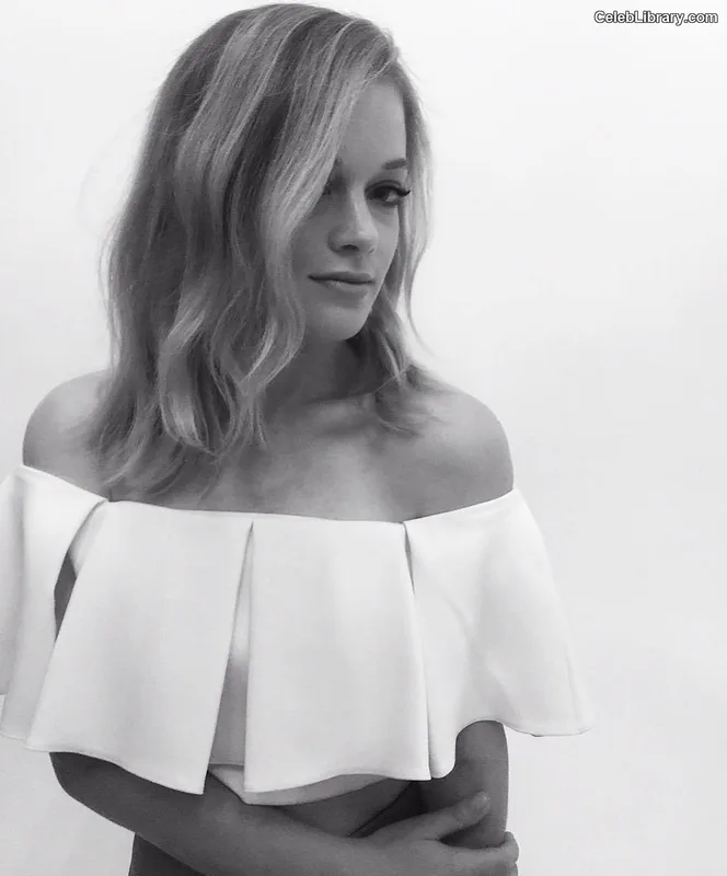Jane Levy photo 24 of 186