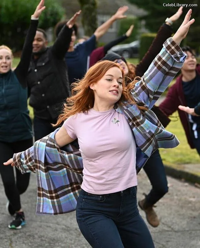 Jane Levy photo 1 of 186
