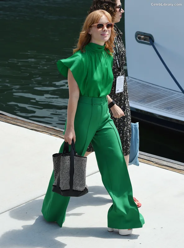 Jane Levy photo 11 of 186