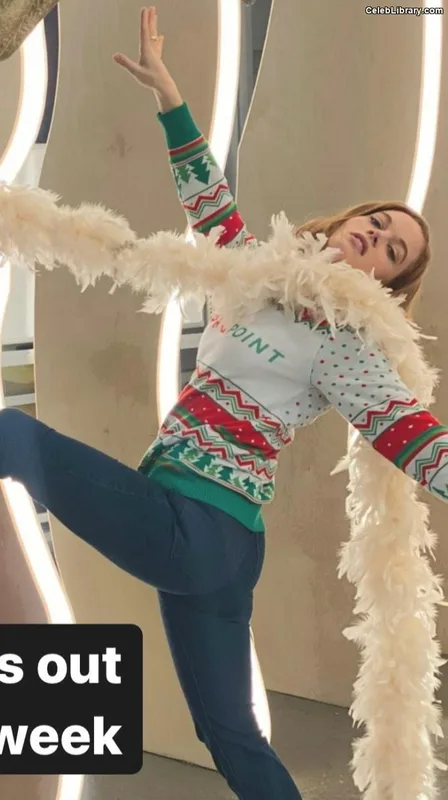 Jane Levy photo 14 of 186