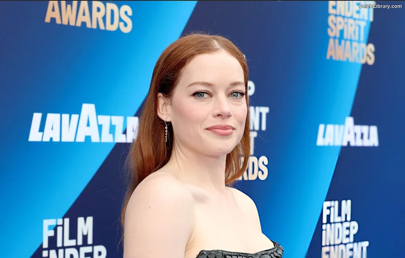 Jane Levy photo 20 of 186