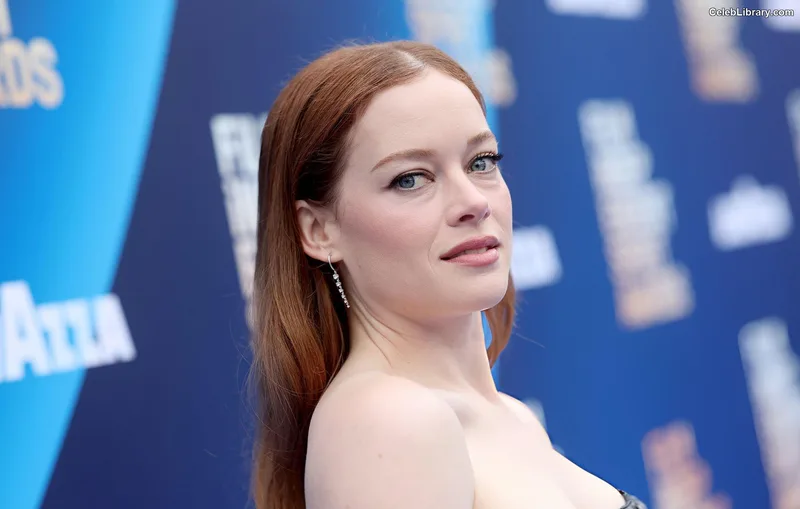 Jane Levy photo 22 of 186