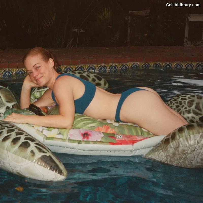 Jane Levy photo 4 of 186