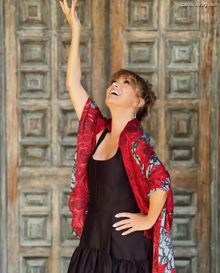 Jane Seymour photo 15 of 28