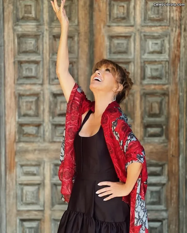 Jane Seymour photo 15 of 29