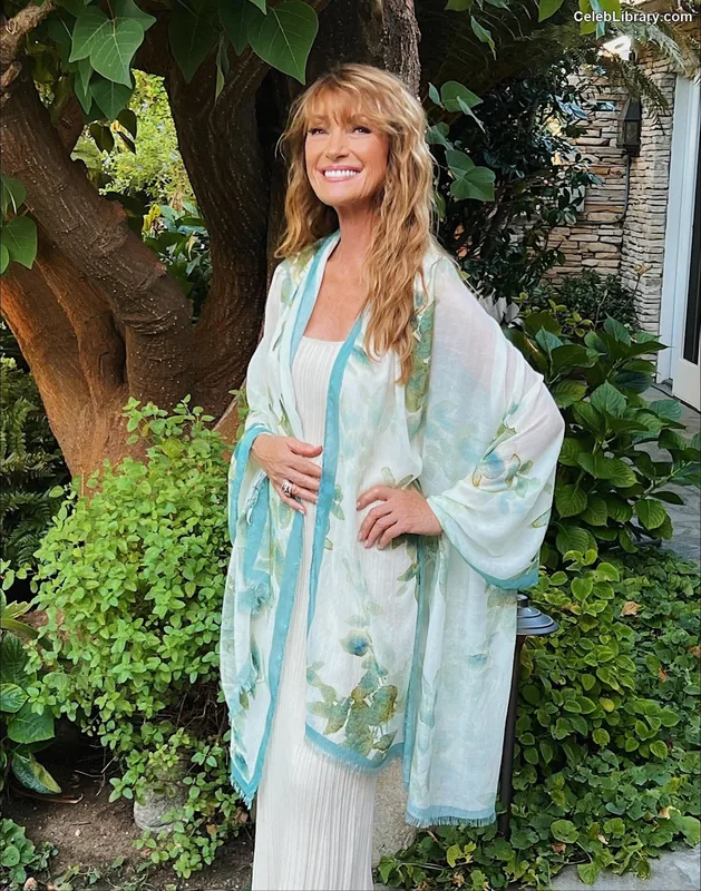 Jane Seymour photo 17 of 29