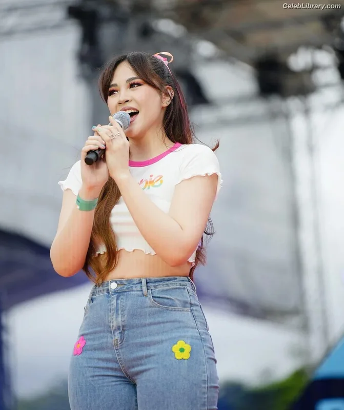Janella Salvador photo 1 of 113