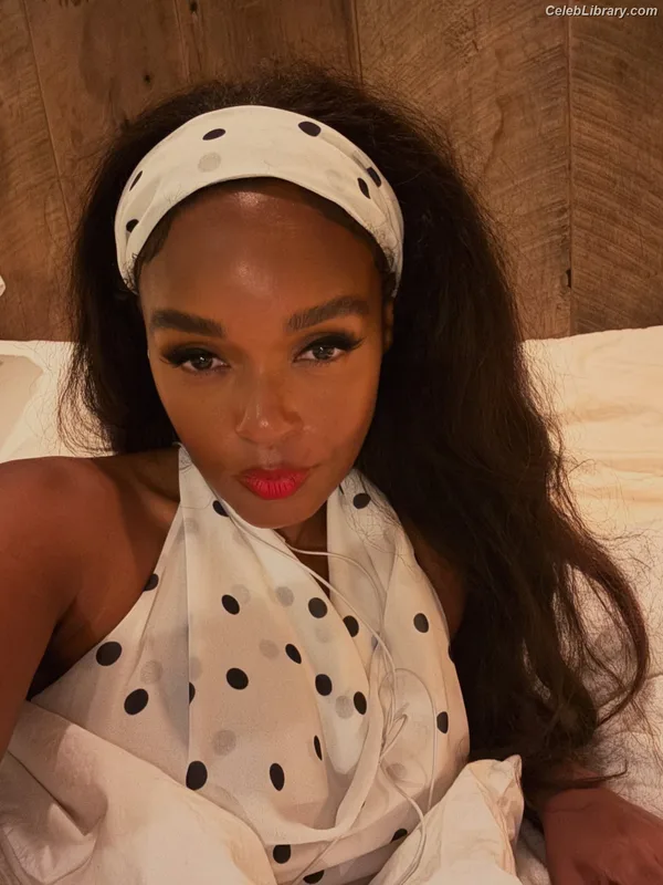 Janelle Monáe photo 8 of 265