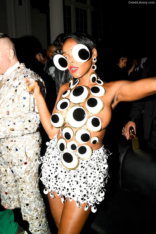 Janelle Monáe photo 3 of 265