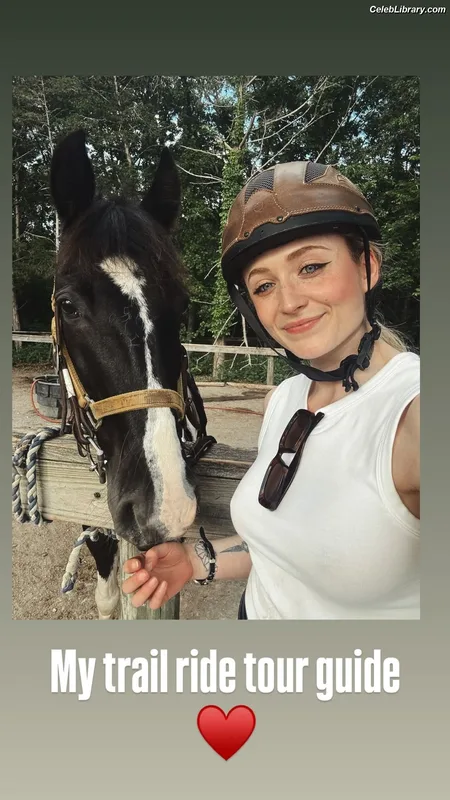 Janet Devlin photo 2 of 288