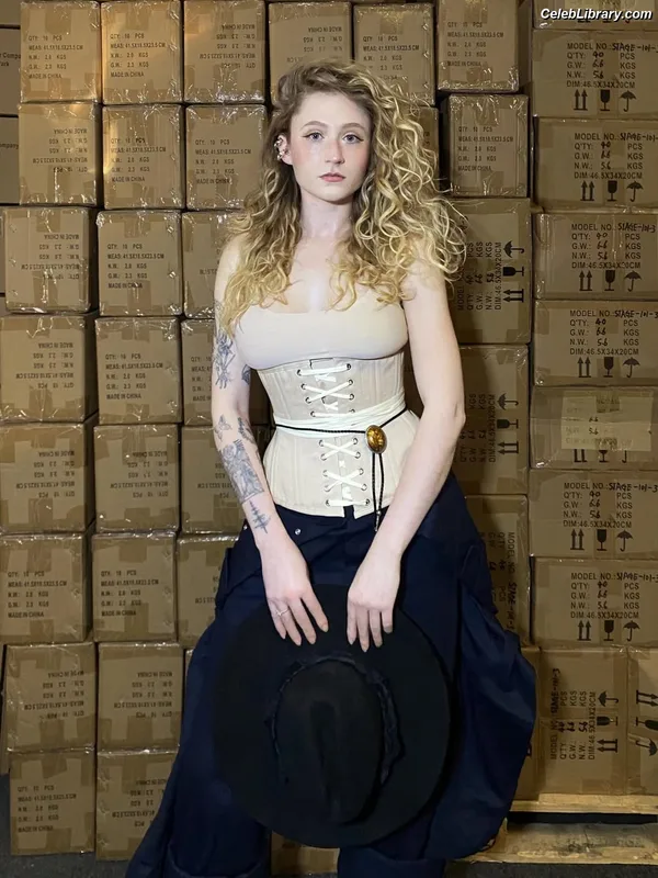 Janet Devlin photo 4 of 288