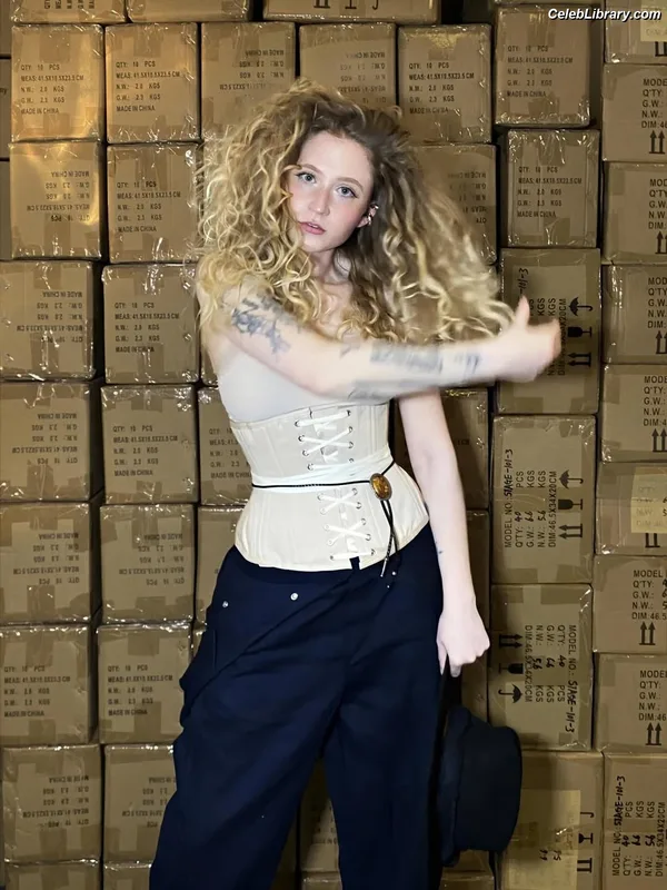 Janet Devlin photo 5 of 288