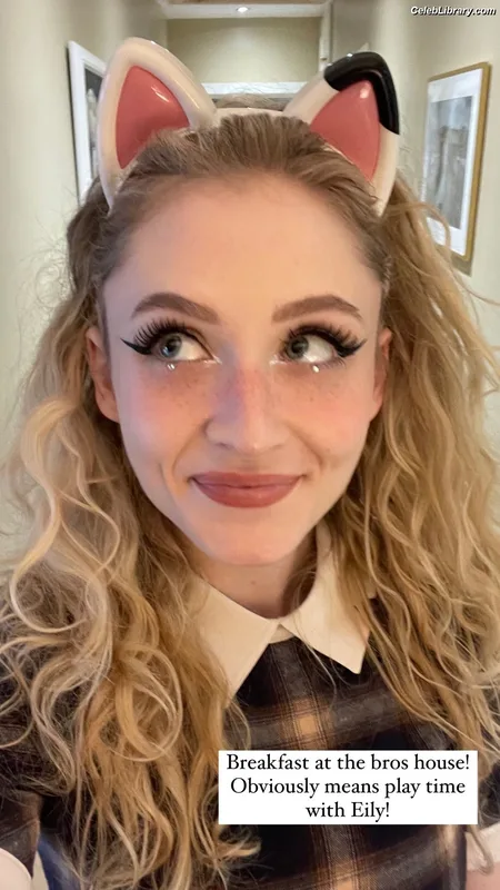 Janet Devlin photo 10 of 288