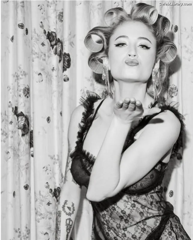 Janet Devlin photo 19 of 288