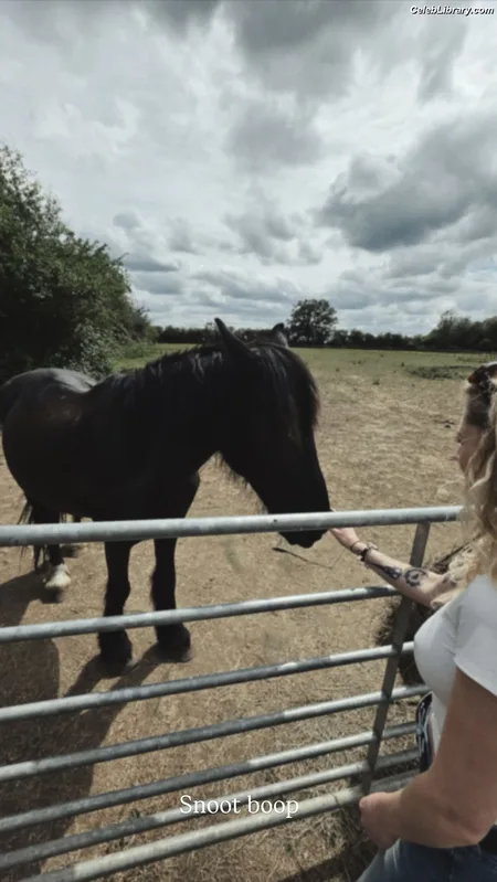 Janet Devlin photo 16 of 288