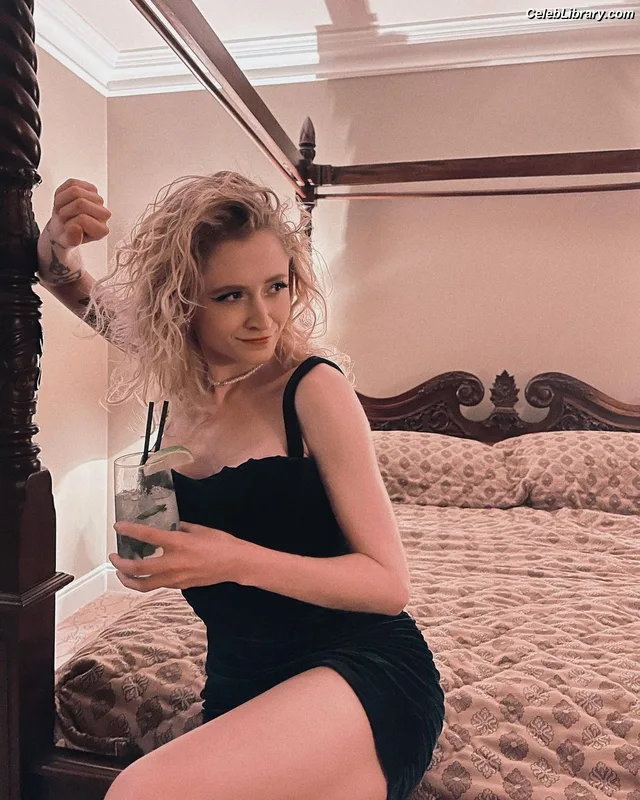 Janet Devlin photo 19 of 288