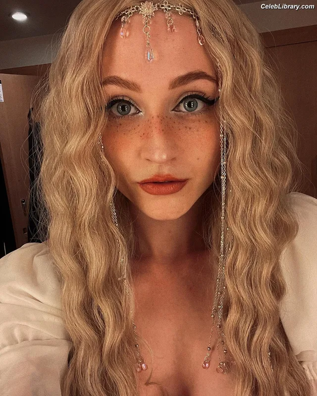 Janet Devlin photo 6 of 288