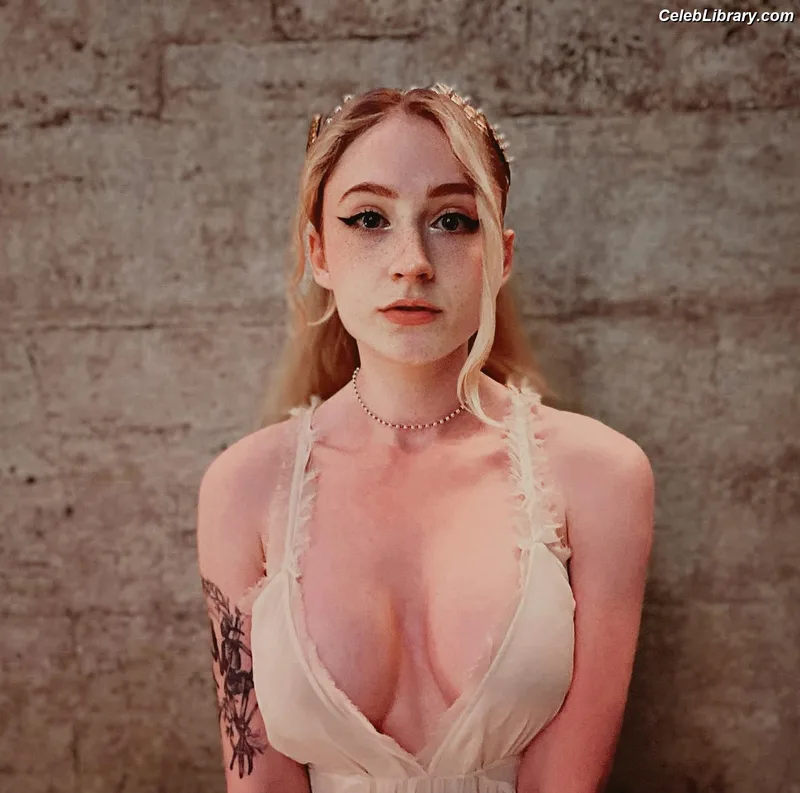 Janet Devlin photo 10 of 288