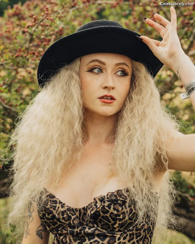 Janet Devlin photo 24 of 288
