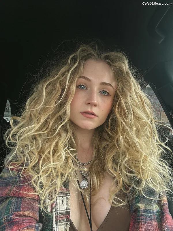 Janet Devlin photo 4 of 288