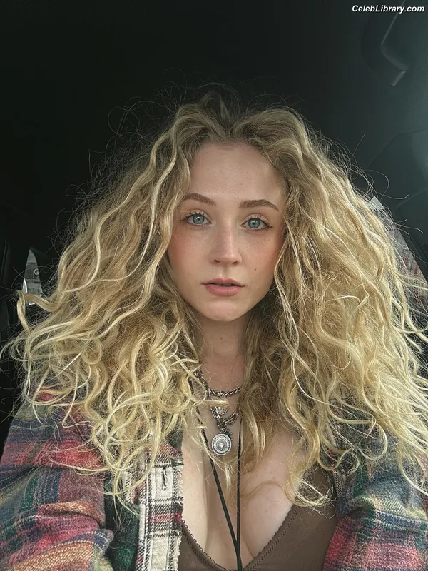 Janet Devlin photo 6 of 288
