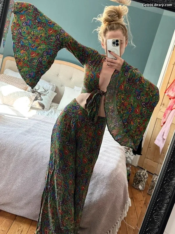 Janet Devlin photo 1 of 288