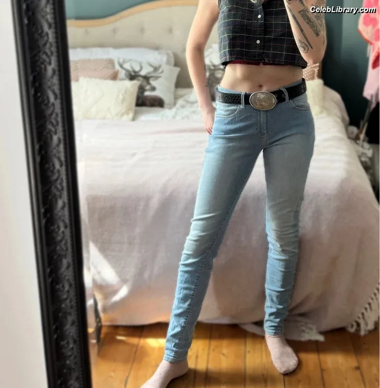 Janet Devlin photo 3 of 288