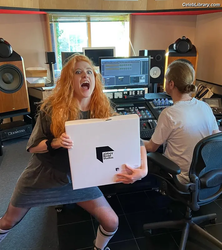 Janet Devlin photo 8 of 288