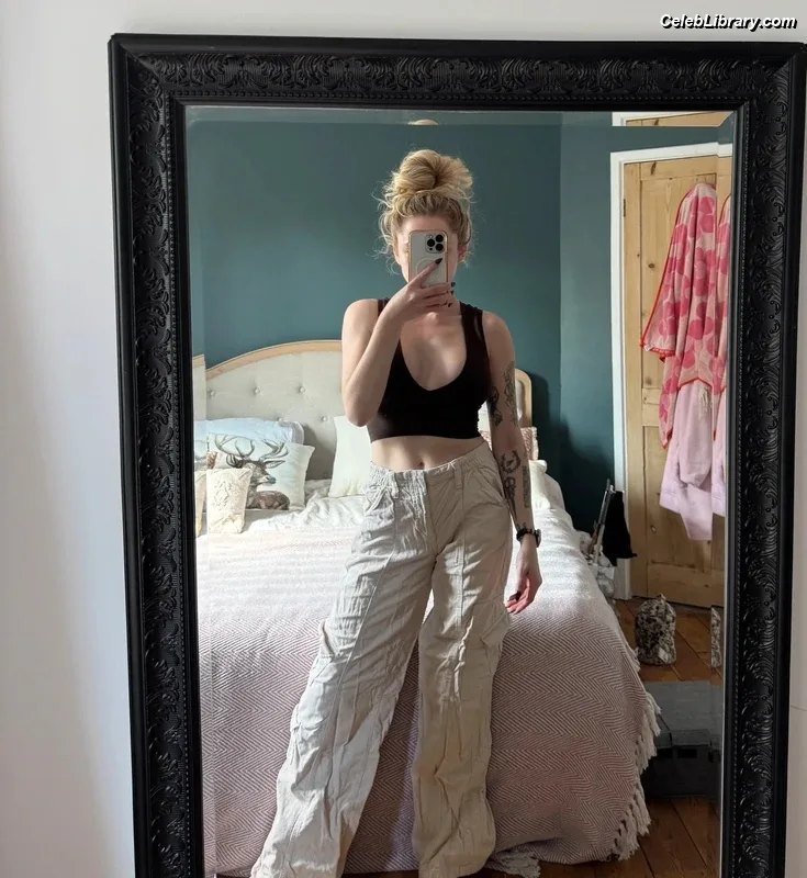 Janet Devlin photo 7 of 288